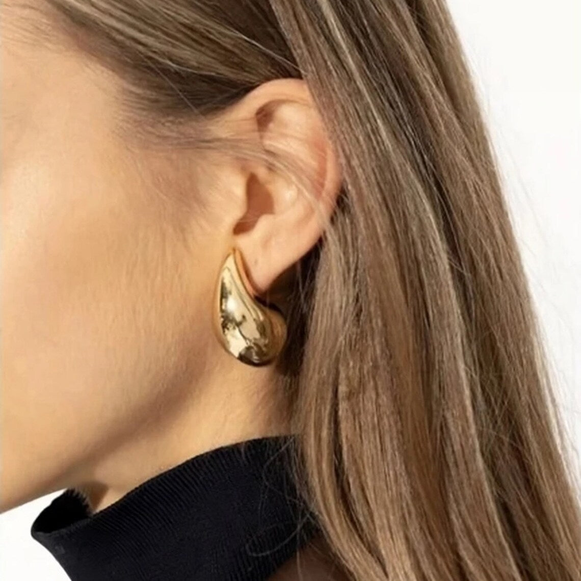 Sandra Tear-Shaped Gold Earrings