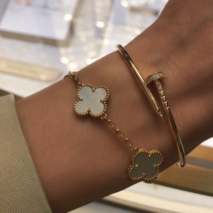 CLOVER | White Bracelet